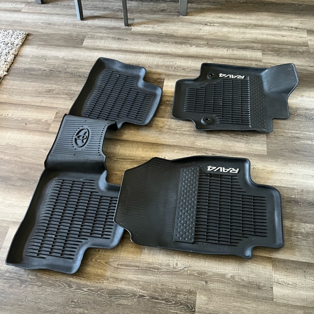 RAV4 Black Car Floor Mats